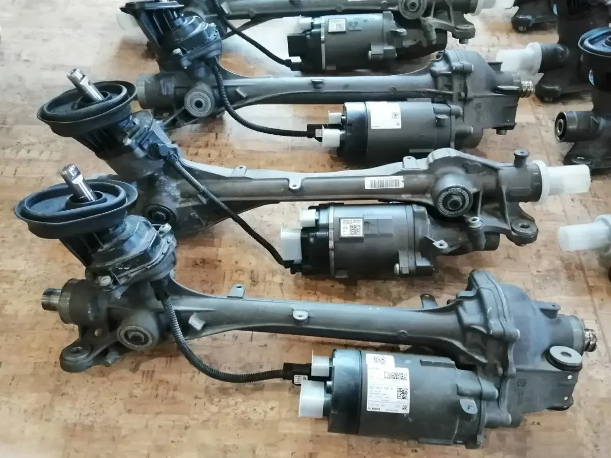 Elektrické hrebeňové riadenia s posilňovacími motormi pred repasom